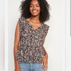 ❤️ Pretty Floral Smocked Top Size L